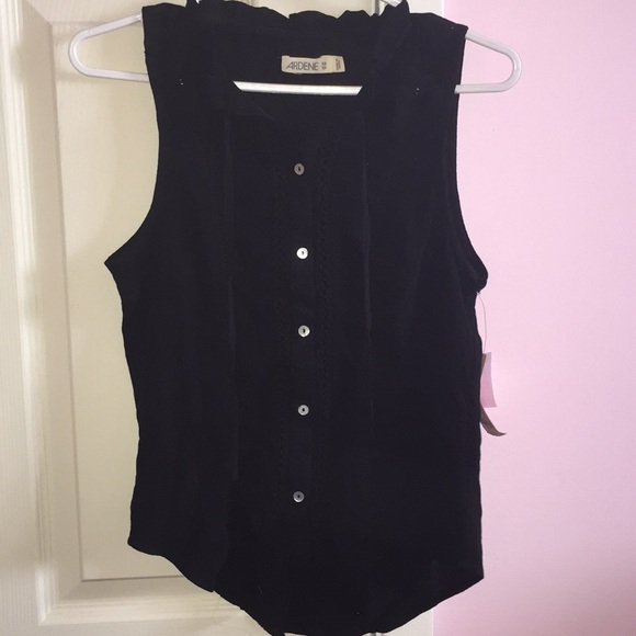 sleeveless button up top - Picture 1 of 3